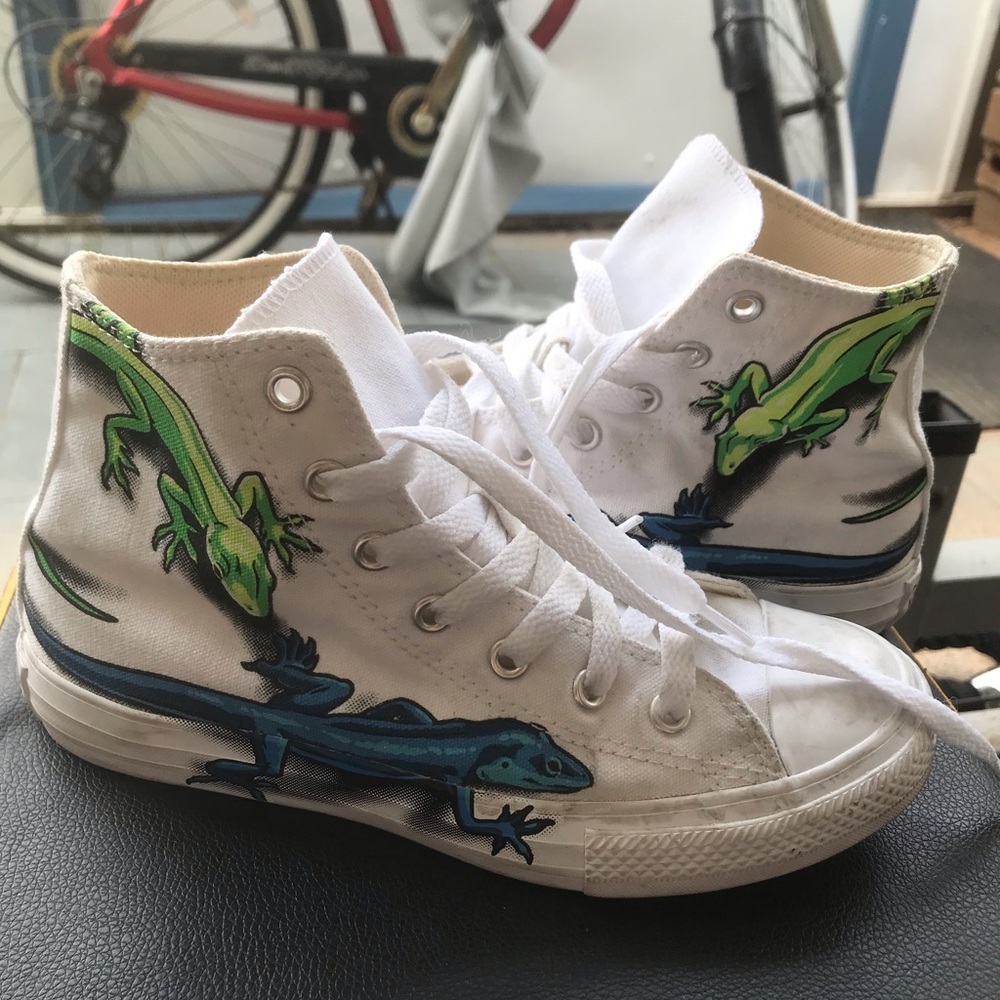 🦎Converse Kids' White High-Top Sneakers with Colorful Lizard Graphics - Picture 13 of 13